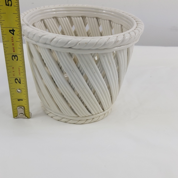 - Ceramic Latice woven planter made in Italy (Z13) - Picture 2 of 9